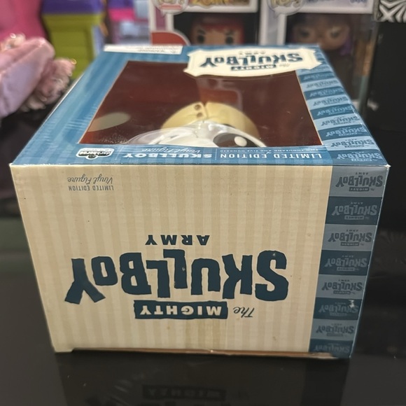 The Mighty Skullboy Army Vinyl Figure by DarkHorse Deluxe Limited Edition NRFB - Picture 4 of 7